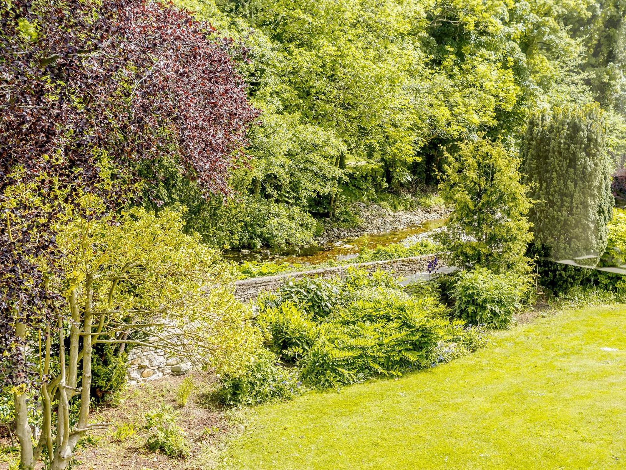 Вилла Coach House - E5120 West Burton Экстерьер фото